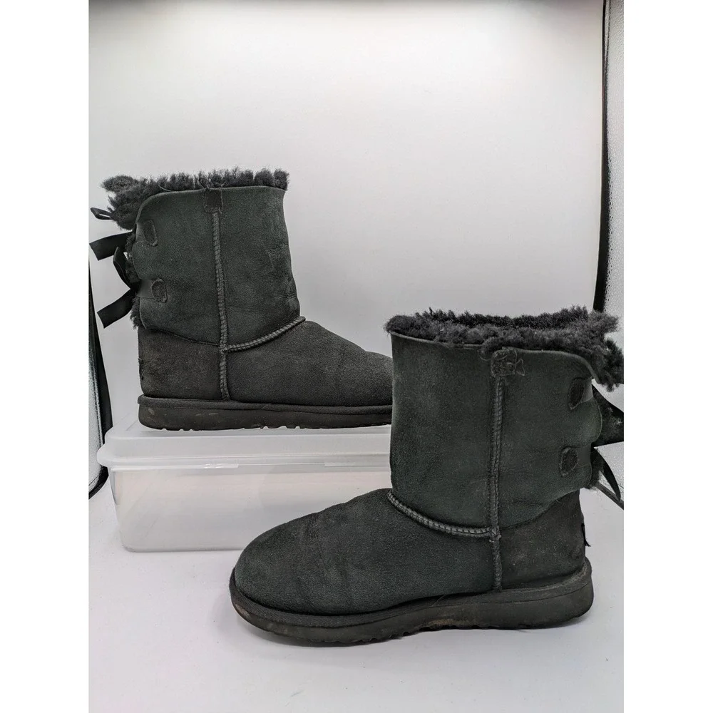 UGG Australia Bailey Bow Boots Womens 6 Gray Sheepskin Suede Winter